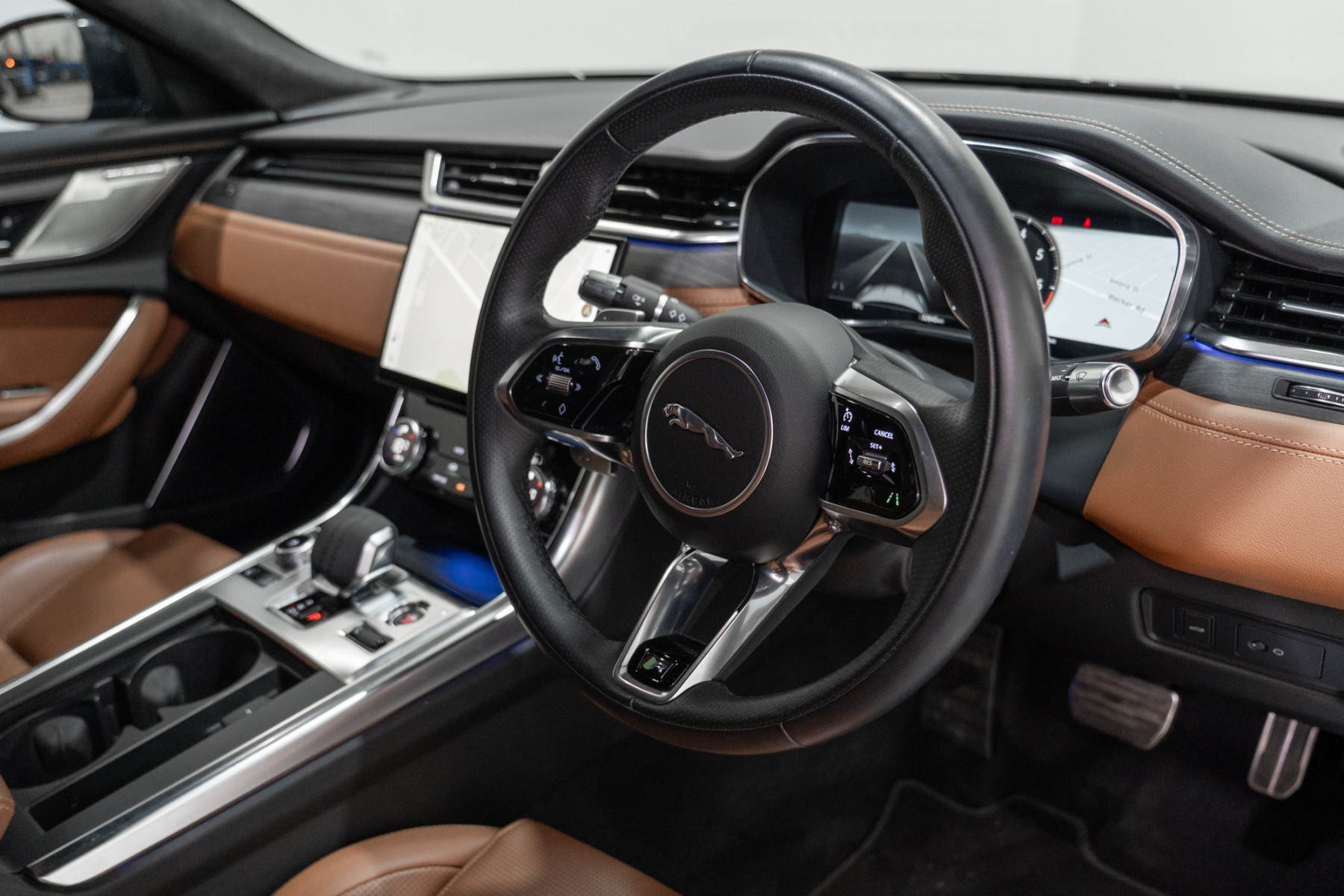 2022 Jaguar Xf P300 R-Dynamic Hse (221kw) Sedan Image 13