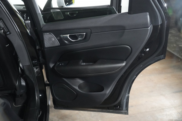 2018 Volvo XC60 UZ T8 R-Design SUV image 30