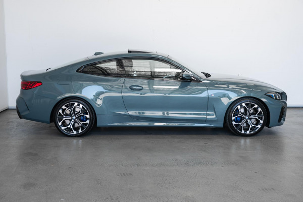 2025 BMW 4 Series G22 LCI 430i M Sport Coupe image 3