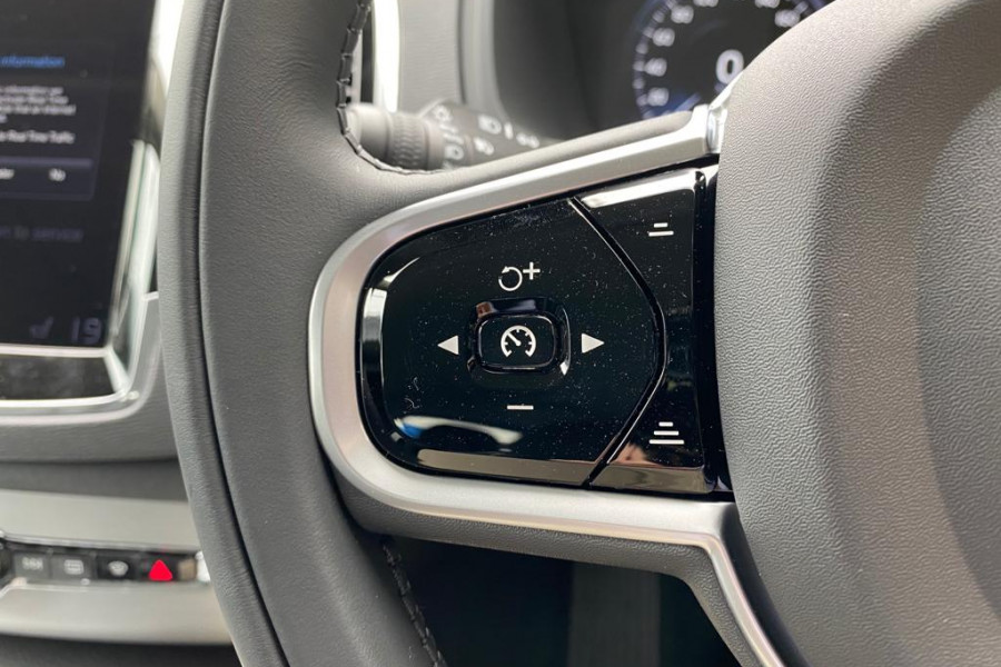 2020 Volvo XC90 L Series T6 Momentum Suv Image 7