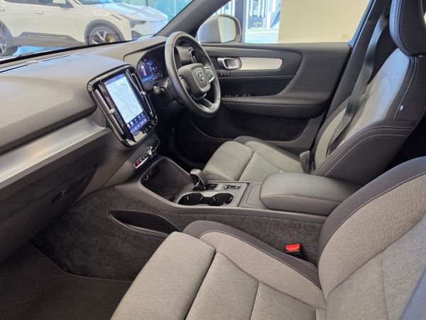 2025 MY26 Volvo XC40 XZ Plus B4 SUV image 3