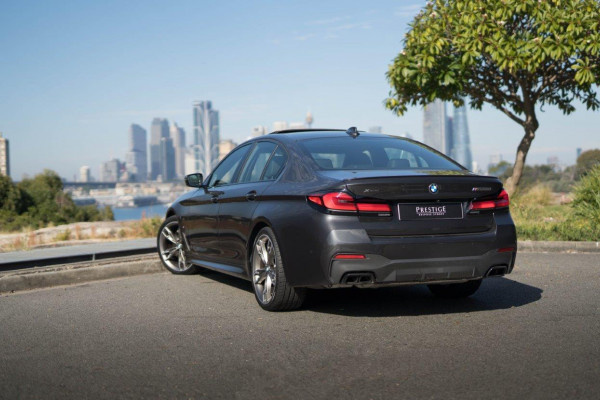 2022 BMW V8TT M550i Xdrive Pure Lci Sedan Image 2