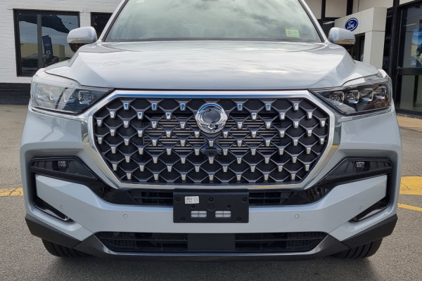 2021 SsangYong Rexton Y450 Ultimate Suv Image 2