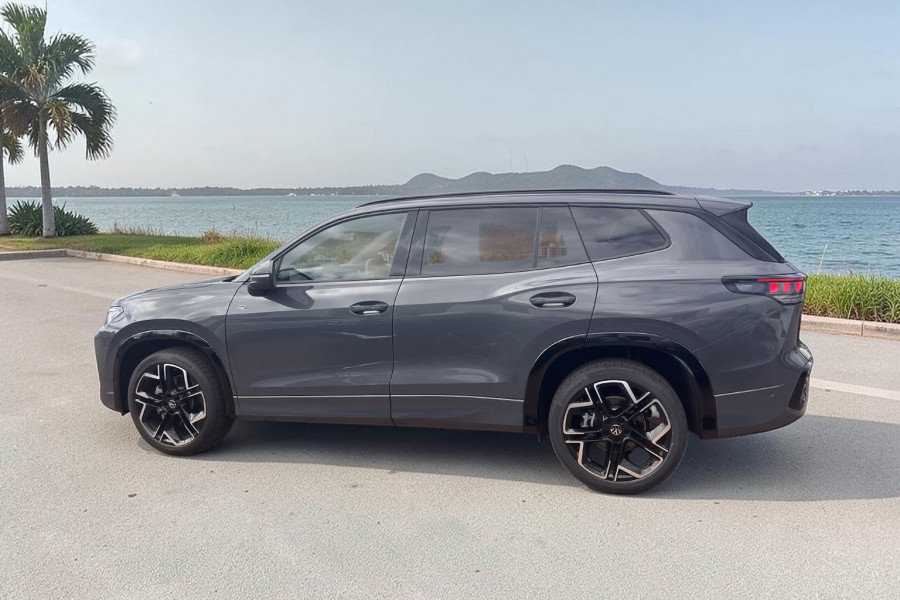 2025 MY26 Volkswagen Tayron R4 195TSI R-Line SUV Image 2