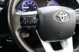 2017 Toyota HiLux GUN126R SR Cab chassis