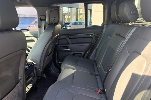 2026 Land Rover Defender L663 110 P425 X-Dynamic SE SUV Image 7