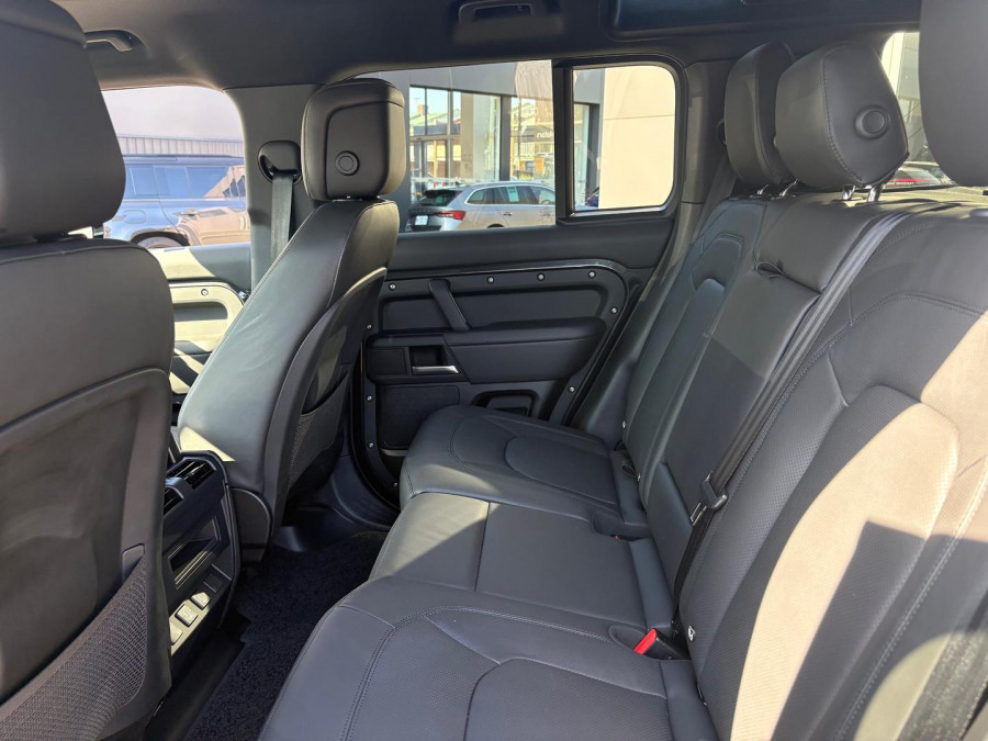 2026 Land Rover Defender L663 110 P425 X-Dynamic SE SUV Image 7