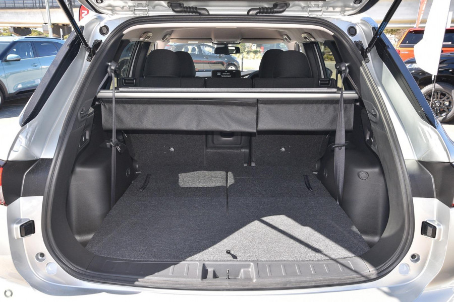 2024 Mitsubishi Outlander ZM LS SUV Image 8