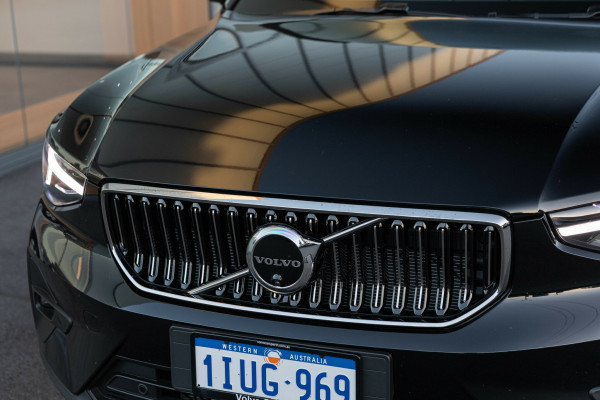 2025 MY26 Volvo XC40 XZ Ultra B4 Bright SUV Image 11