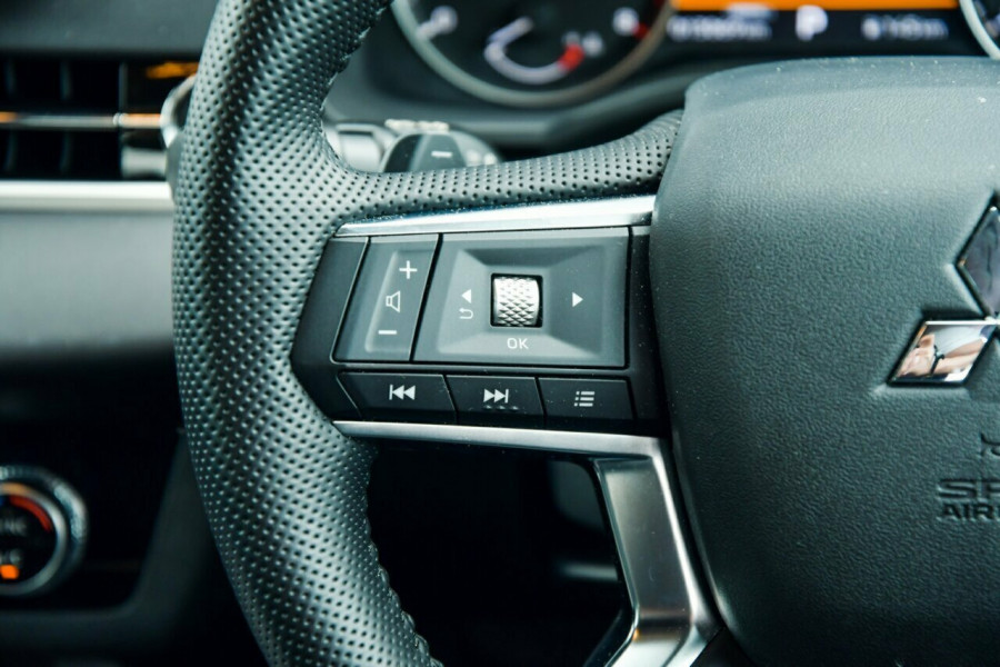 2023 MY24 Mitsubishi Outlander ZM LS SUV Image 12