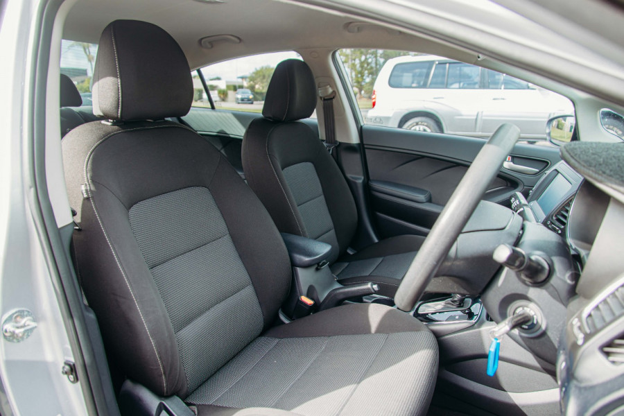 2016 MY17 Kia Cerato YD S Hatch Image 35