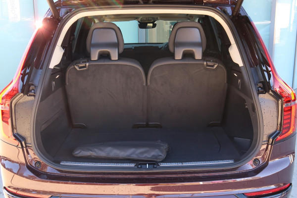 2025 MY26 Volvo XC90 L Series Plus T8 Plug-in Hybrid Dark SUV Image 28