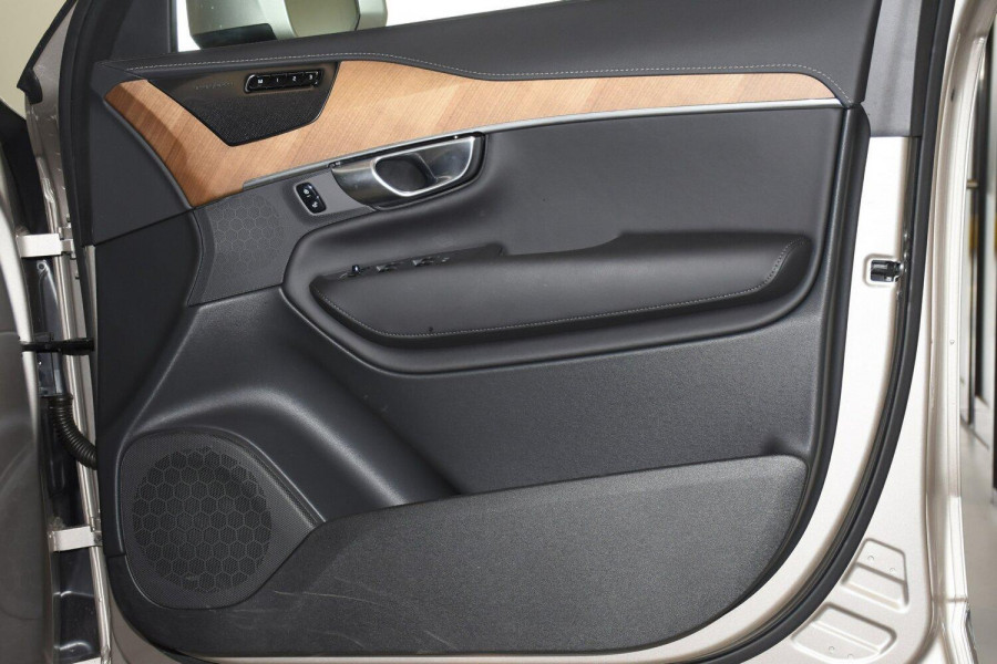 2024 Volvo XC90 L Series Ultimate B5 Bright SUV Image 12