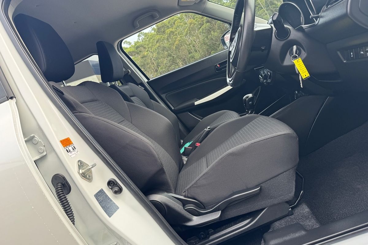 2023 Suzuki Swift AZ Series II GL Hatch Image 10