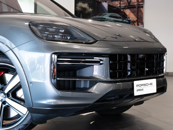 2024 MY25 Porsche Cayenne Turbo E-Hybrid SUV image 7