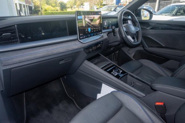 2025 Volkswagen Tayron R4 195TSI R-Line SUV Image 6