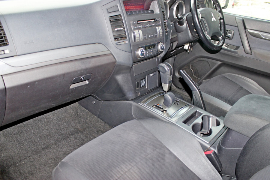 2007 Mitsubishi Pajero NS VR-X Suv Image 11