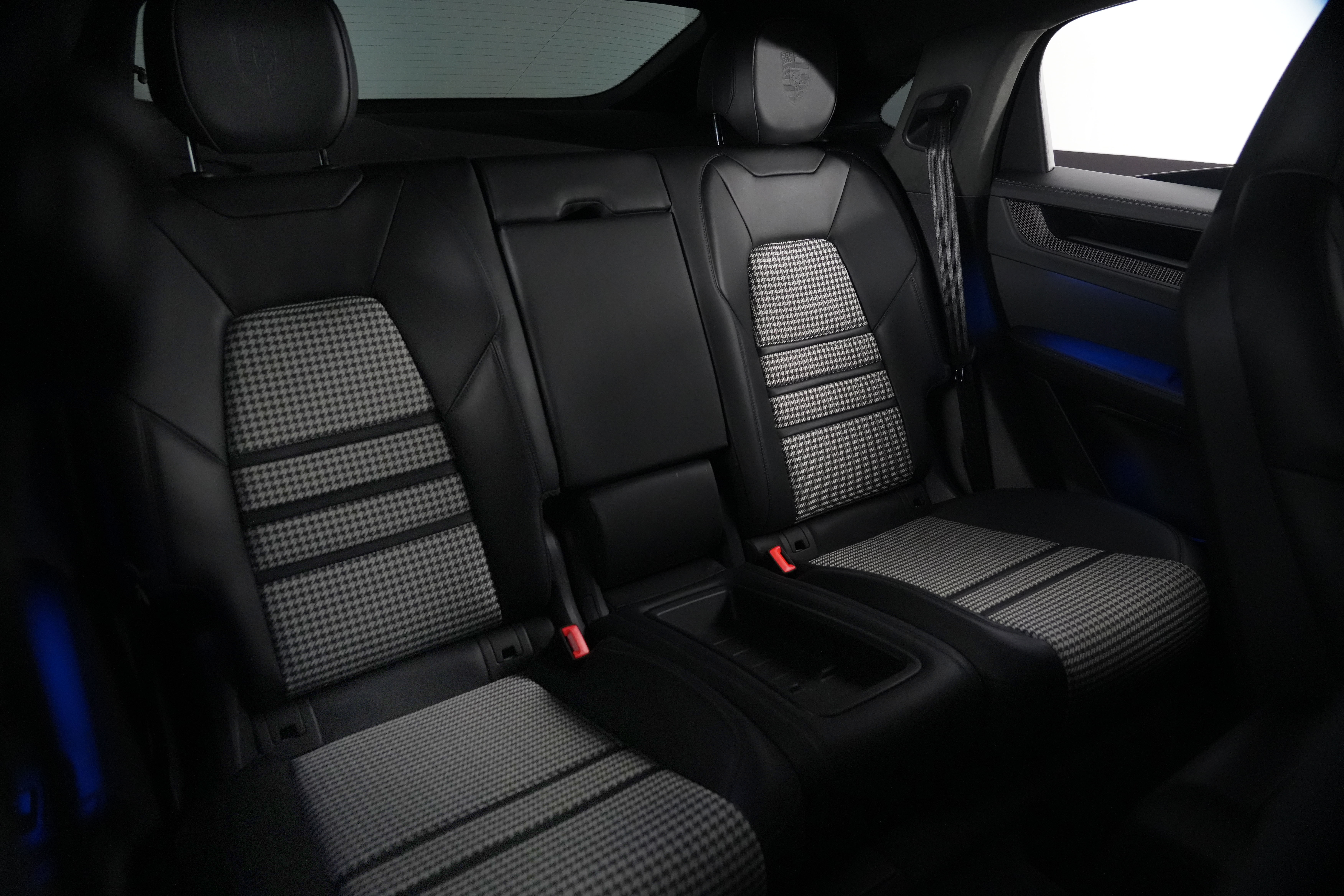 2024 Porsche Cayenne GTS Coupe Image 31