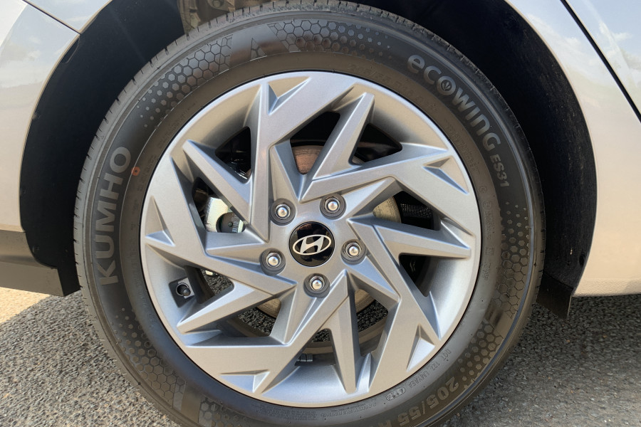 2024 MY25 Hyundai i30 CN7.V2 Elite Hybrid Sedan Image 10