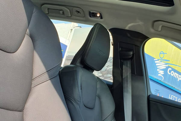 2020 Volvo V60 F-Series T5 Inscription Wagon Image 2