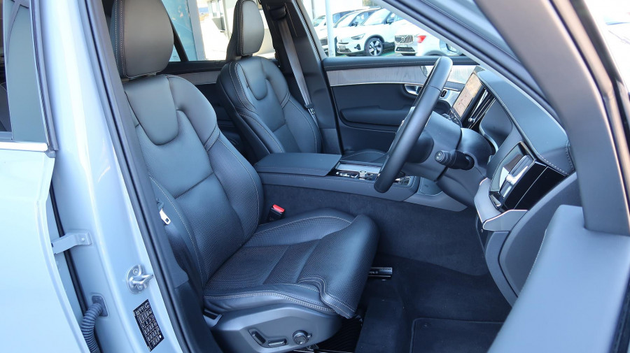 2025 Volvo XC90 L Series Ultra B5 Bright SUV Image 14
