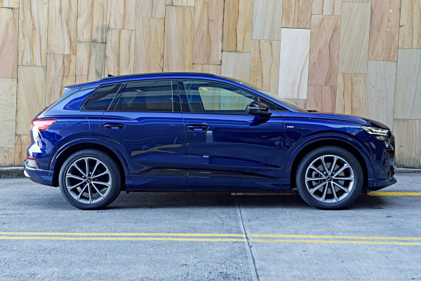 2025 MY24 Audi Q4 e-tron F4 55 SUV image 3