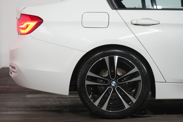 2018 BMW 3 Series 20d Sport Line Sedan Image 6