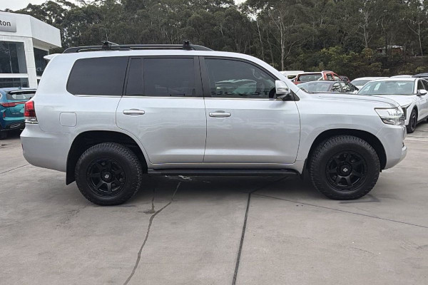 2017 Toyota LandCruiser VDJ200R VX SUV Image 4