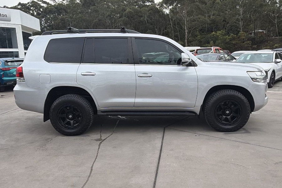 2017 Toyota LandCruiser VDJ200R VX SUV Image 4