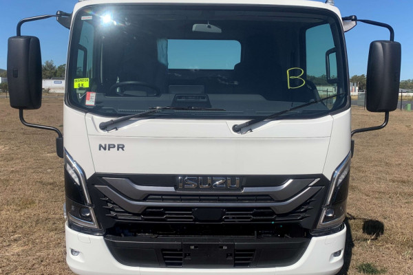 2026 Isuzu NPR 45/65-175 DT D28 Cab Chassis Image 3
