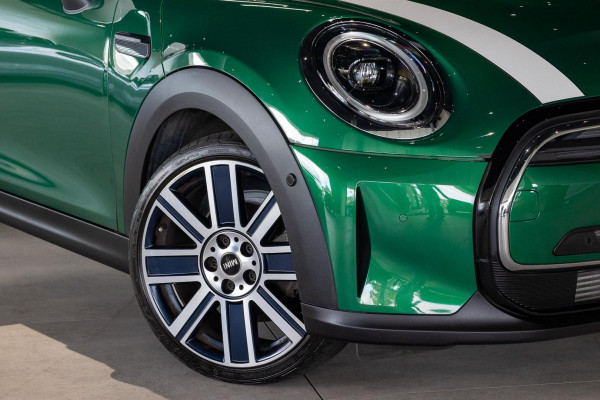 2023 MINI Cooper F55 LCI-2 C Classic Hatch image 6