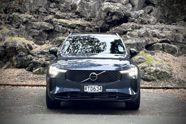 2026 Volvo XC90 L Series Ultra T8 Plug-in Hybrid Dark SUV Image 2