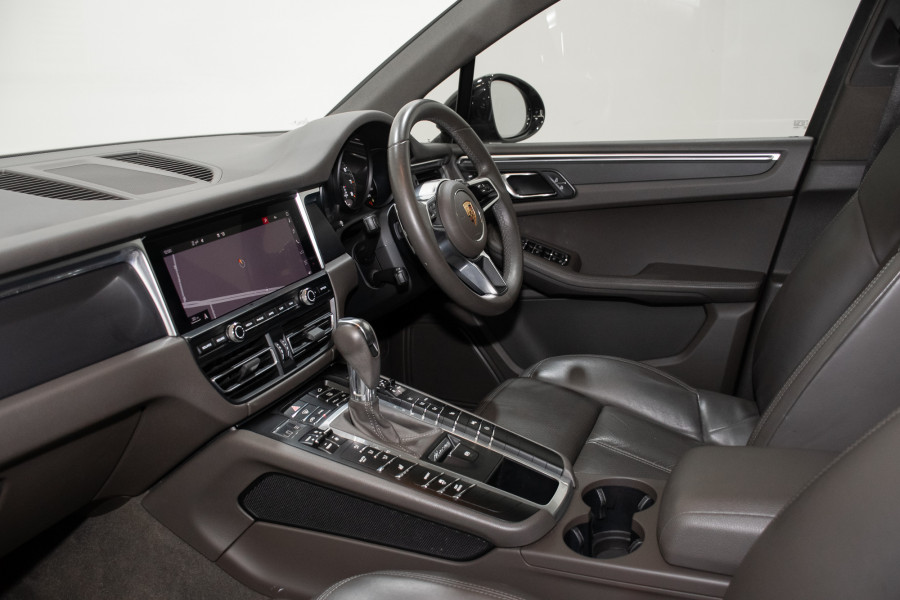 2021 Porsche Macan SUV Image 25