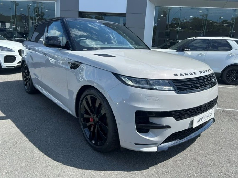 2026 Land Rover Range Rover D300 SE SUV Image 1