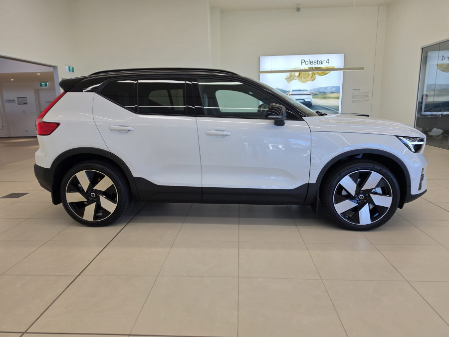 2026 Volvo EX40  Ultra Single Motor Extended Range SUV Image 7