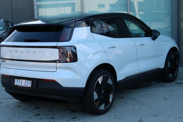 2025 Volvo EX30  Single Motor Extended Range Ultra SUV Image 6