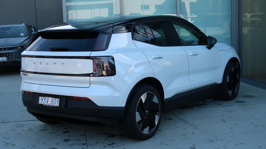 2025 Volvo EX30  Single Motor Extended Range Ultra SUV Image 6
