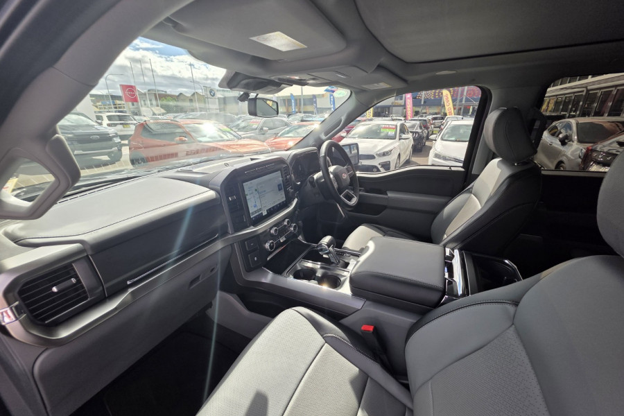 2023 Ford F-150 No Series Lariat Dual Cab Image 12