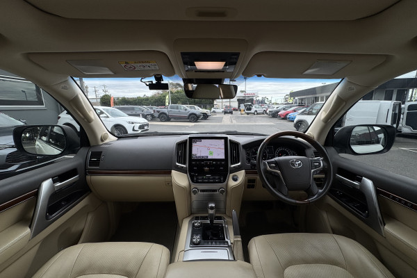 2017 Toyota LandCruiser VDJ200R Sahara SUV Image 21