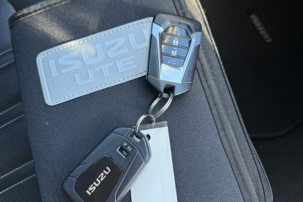 2022 MY23 Isuzu MU-X RJ LS-T SUV Image 24