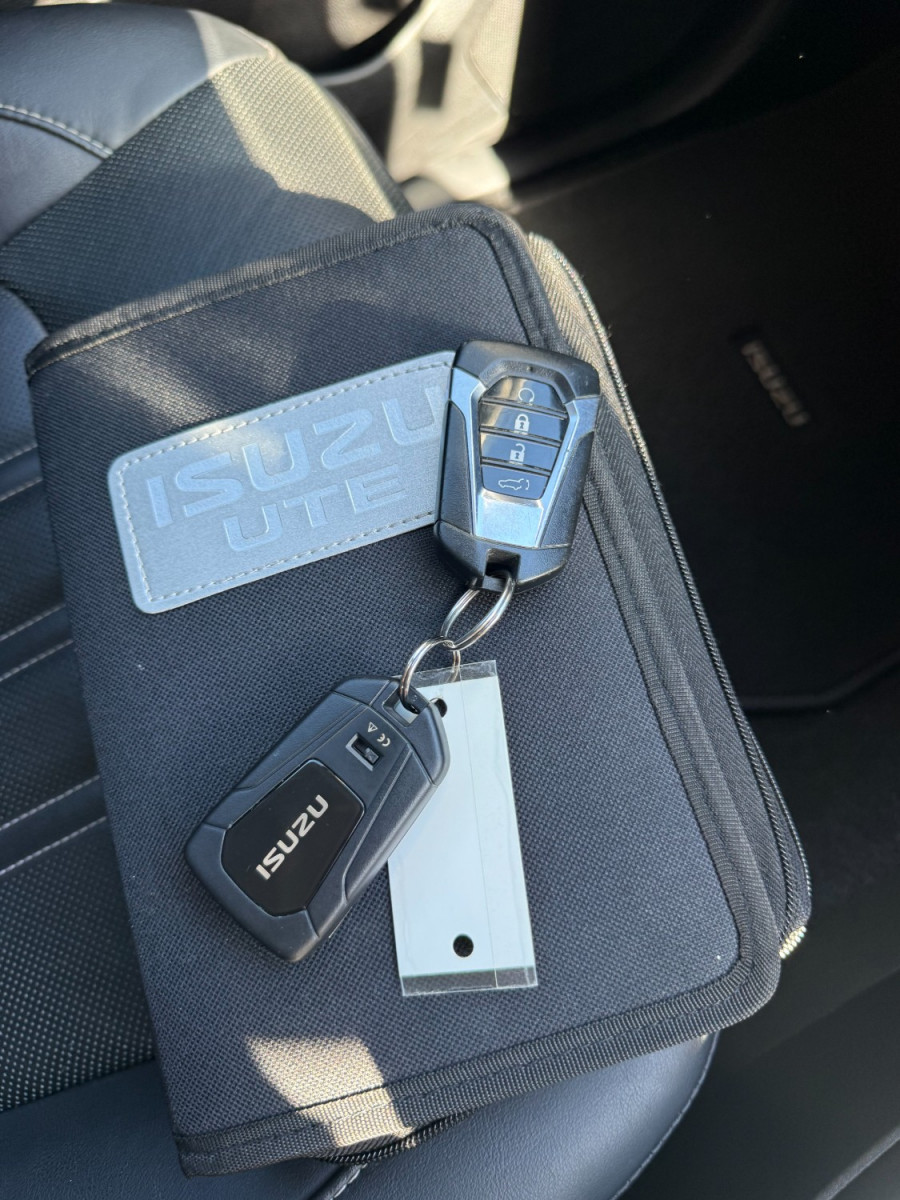 2022 MY23 Isuzu MU-X RJ LS-T SUV Image 24