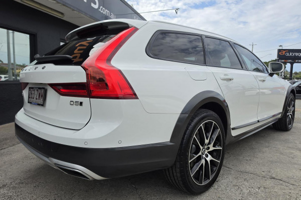 2019 Volvo V90 Cross Country P Series D5 Wagon Image 9