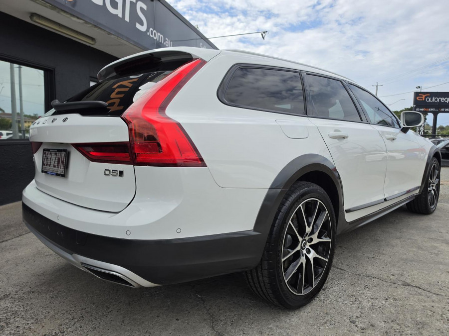 2019 Volvo V90 Cross Country P Series D5 Wagon Image 9