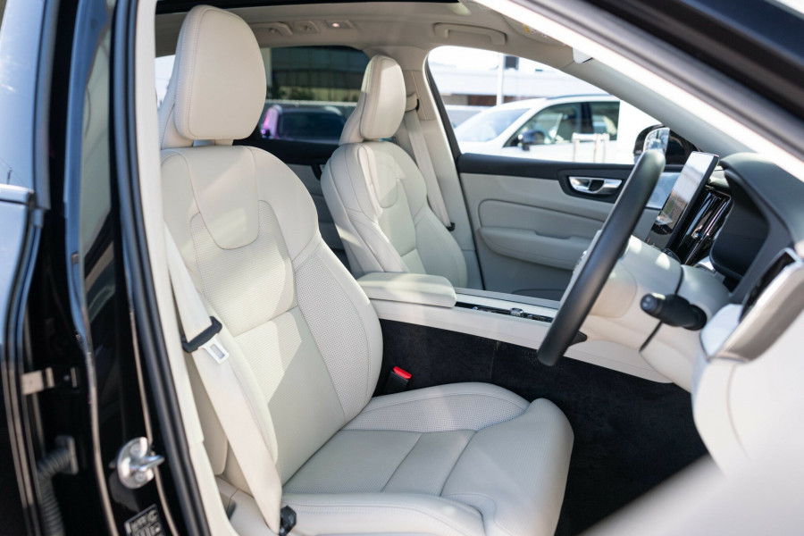 2026 Volvo XC60 UZ Ultra B5 Dark SUV Image 15
