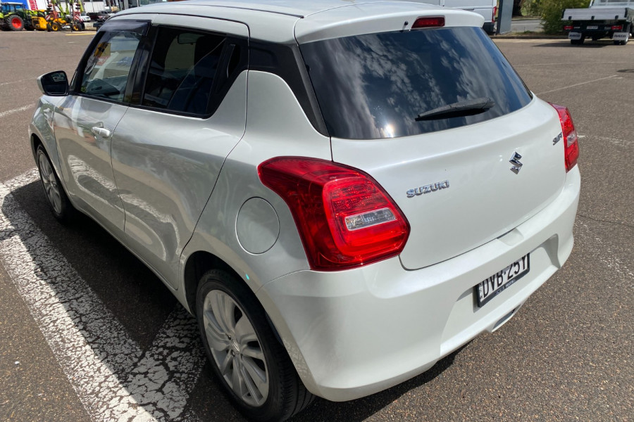 2017 Suzuki Swift AZ GL Navigator Hatch Image 6