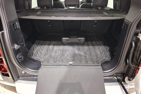 2025 MY25.5 Land Rover Defender L663 110 P400 S SUV Image 10