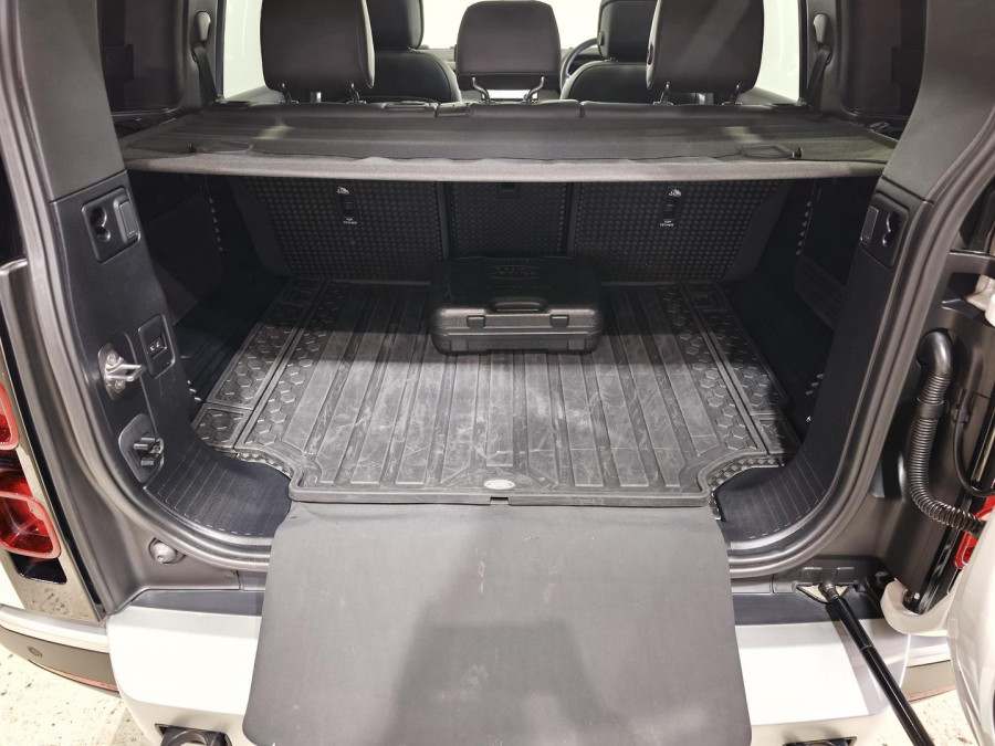 2025 MY25.5 Land Rover Defender L663 110 P400 S SUV Image 10