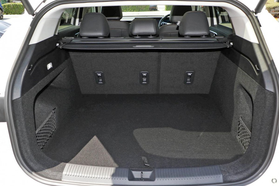 2024 MY24.5 MG HS AS33 Essence SUV Image 10