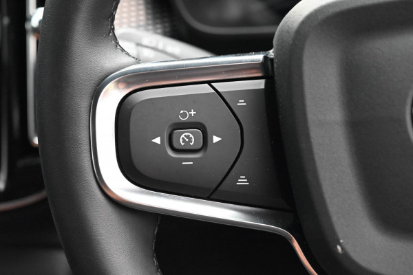 2025 Volvo XC40 XZ Ultra B4 Bright SUV Image 17