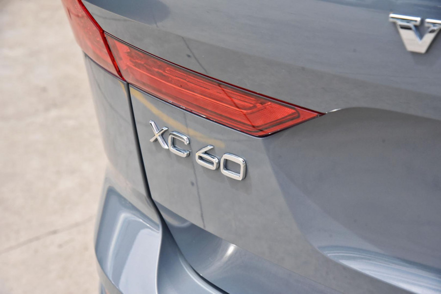 2023 Volvo XC60  Ultimate B5 Bright SUV Image 19